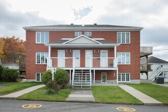 322 Hector-Fabre Rue in Lévis, QC - Building Photo - Building Photo