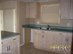 911 SE 31st St in Cape Coral, FL - Building Photo - Building Photo