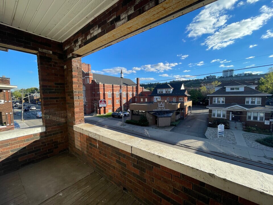 821 Main St E in Hamilton, ON - Building Photo