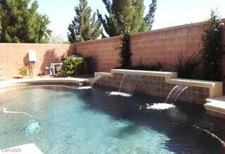 8615 Muirfield Village Ct in Las Vegas, NV - Foto de edificio - Building Photo