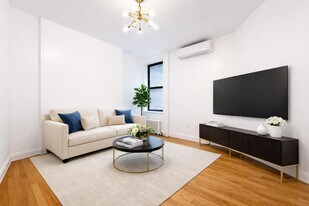 29 W 12th St in New York, NY - Building Photo