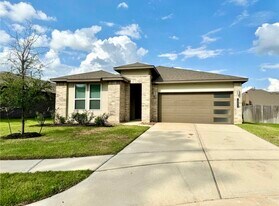 14273 Lake Lodge Dr in Conroe, TX - Building Photo