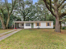 902 Lucerne Ave in Pensacola, FL - Building Photo