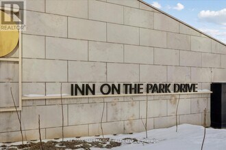 10 Inn On The Pk Dr in Toronto, ON - Building Photo - Building Photo