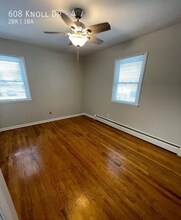 608 Knoll Dr, Unit 4 in Norwalk, IA - Building Photo - Building Photo