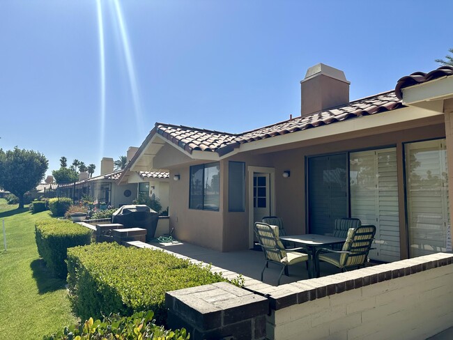 432 Sierra Madre S in Palm Desert, CA - Foto de edificio - Building Photo