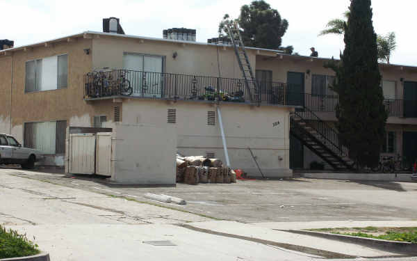 304 E 5th St in National City, CA - Foto de edificio - Building Photo