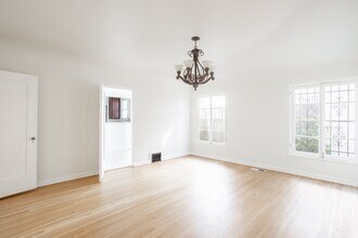 165 S Mansfield Ave in Los Angeles, CA - Building Photo - Building Photo