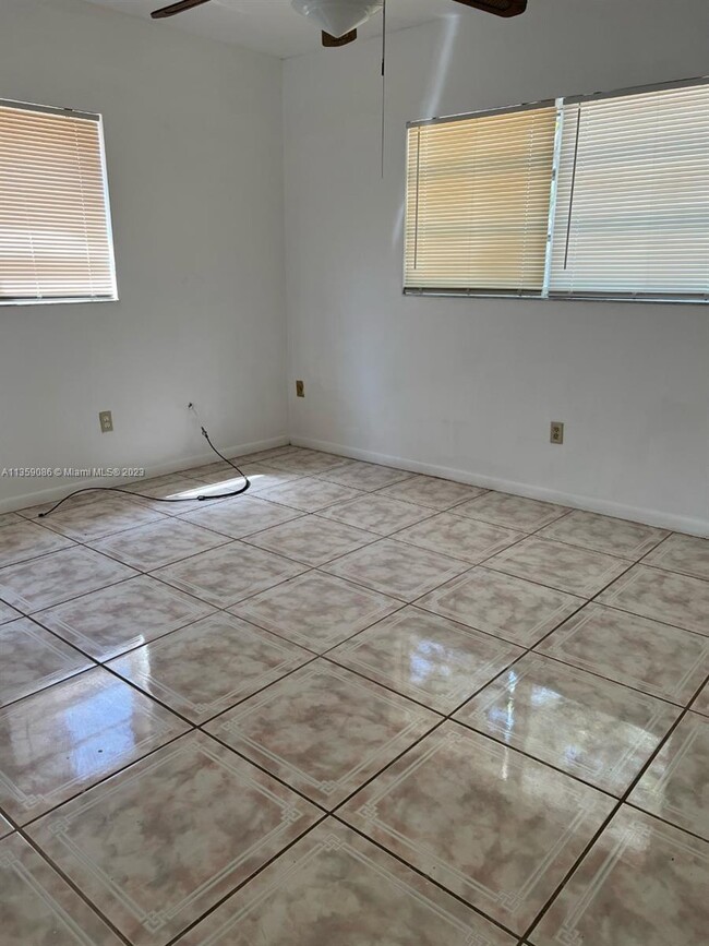 1320 NE 117th Ter, Unit 1 in Miami, FL - Building Photo - Building Photo