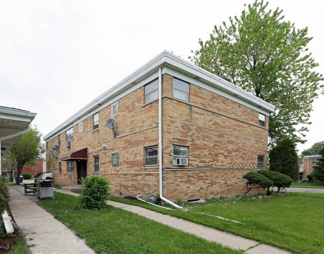 536 S Michigan Ct in Addison, IL - Foto de edificio - Building Photo