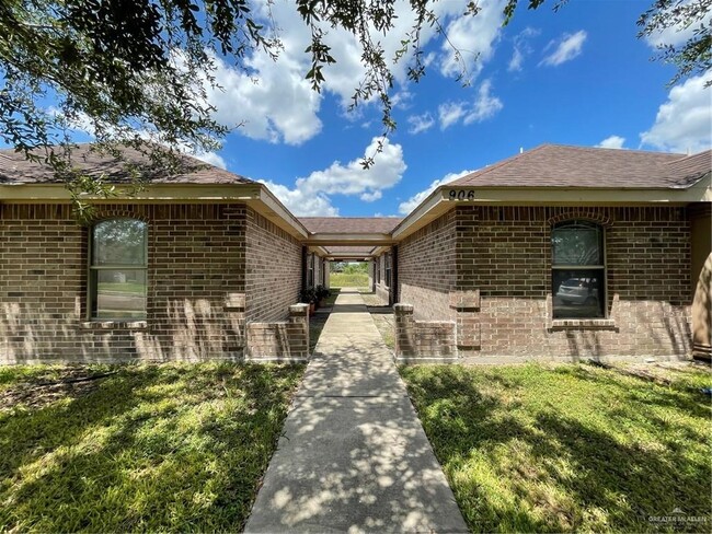 906 W Emerald Dr in Pharr, TX - Building Photo - Building Photo