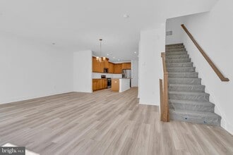 8102 Donatello Dr in Princeton, NJ - Building Photo - Building Photo