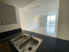1871 NW South River Dr, Unit 1504 in Miami, FL - Building Photo - Building Photo