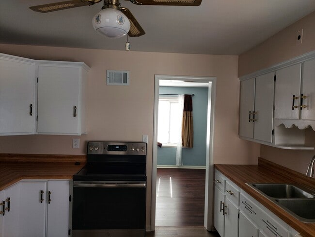 202 Renrose Ave in Loves Park, IL - Building Photo - Building Photo