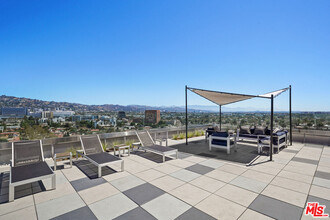 8601 Wilshire Blvd in Beverly Hills, CA - Building Photo - Building Photo