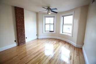 836 Huntington Ave, Unit 3 in Boston, MA - Building Photo - Building Photo
