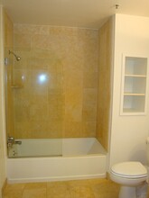1 Lakeside Dr, Unit 601 in Oakland, CA - Building Photo - Building Photo