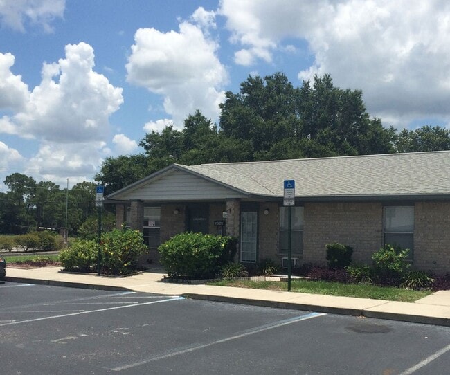 130-152 Homestead Rd S, Unit 15 in Lehigh Acres, FL - Foto de edificio - Building Photo