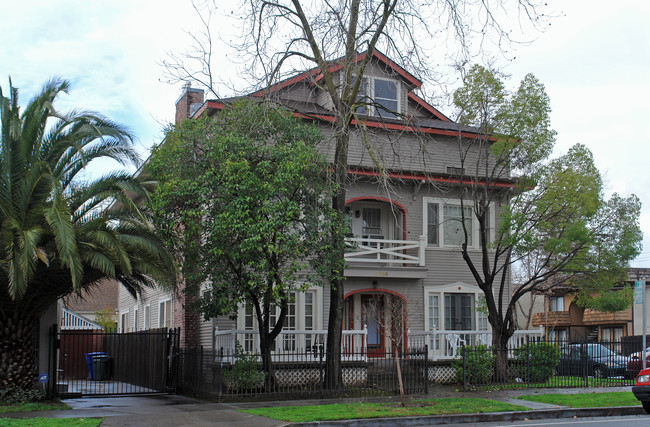 2700 T St in Sacramento, CA - Foto de edificio - Building Photo