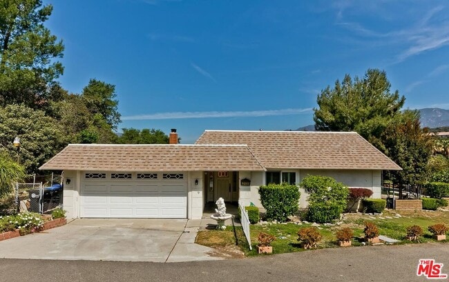 2108 El Arbolita Dr in Glendale, CA - Building Photo - Building Photo