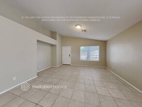 8315 W Clear Stream Dr in Phoenix, AZ - Foto de edificio - Building Photo