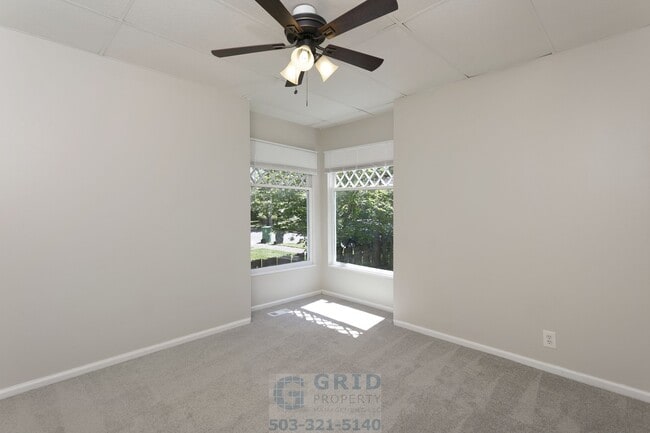 property at 6827 SE Mitchell Ct