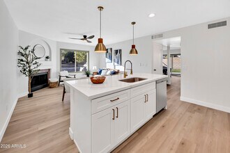 8876 W Bluefield Ave in Peoria, AZ - Building Photo - Building Photo