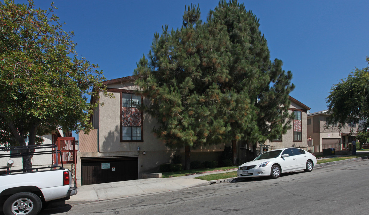 507 E Cedar Ave in Burbank, CA - Building Photo