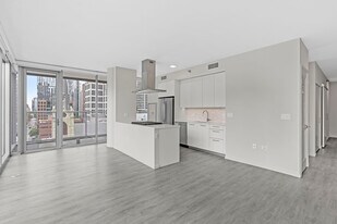 42 E Huron St in Chicago, IL - Building Photo