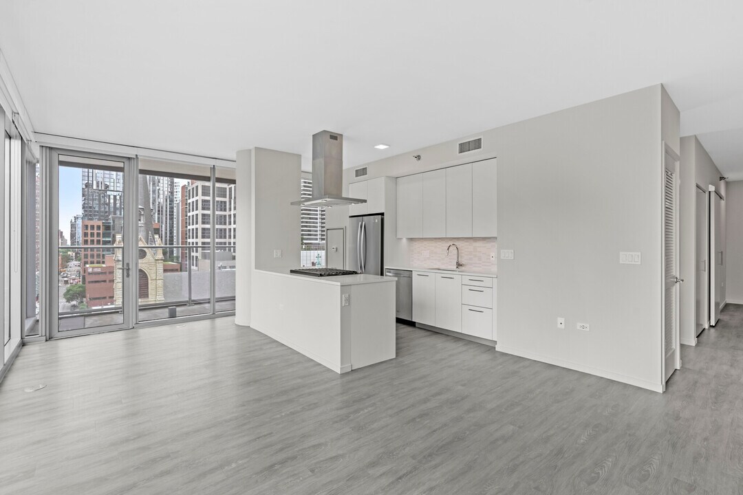 42 E Huron St in Chicago, IL - Building Photo