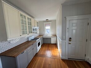 84 Tudor St, Unit unit 3 in Chelsea, MA - Building Photo - Building Photo