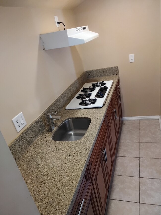 9818 Hallwood Dr in Temple City, CA - Foto de edificio - Building Photo