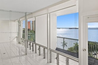 1408 Brickell Bay Dr in Miami, FL - Building Photo - Building Photo