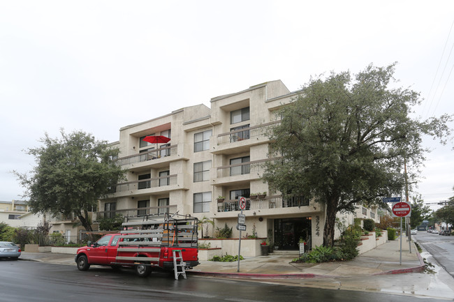 3724 Glendon Ave in Los Angeles, CA - Building Photo - Building Photo