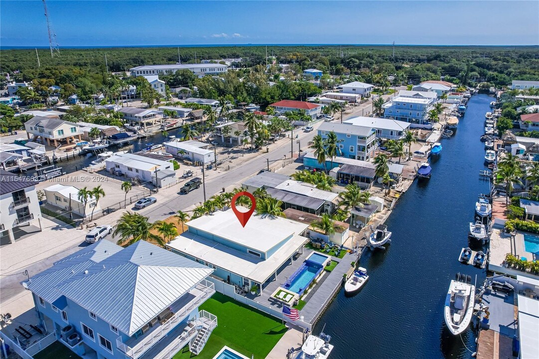 250 Lower Matecumbe Rd in Key Largo, FL - Foto de edificio