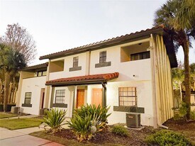 10246 Turkey Lake Rd in Orlando, FL - Building Photo