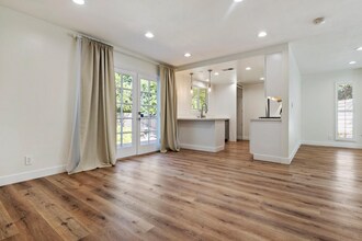 4723 Norwich Ave in Sherman Oaks, CA - Foto de edificio - Building Photo