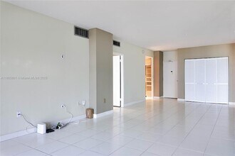 1950 S Ocean Dr, Unit 12K in Hallandale Beach, FL - Building Photo - Building Photo