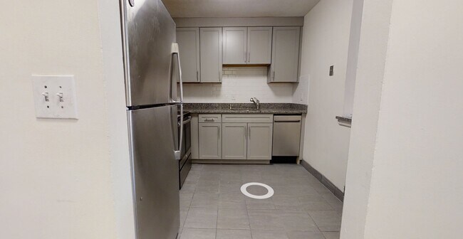 24 Whites Ave, Unit 11 in Watertown, MA - Building Photo - Building Photo