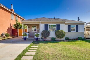 6504 W 84th Pl in Los Angeles, CA - Building Photo