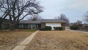 5301 NW 115th St in Oklahoma City, OK - Building Photo