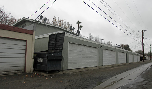 413 W Alpine St in Upland, CA - Foto de edificio - Building Photo