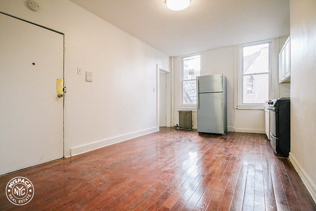 29 Fayette St in Brooklyn, NY - Building Photo