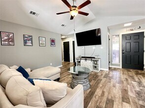 1003 Markham Ln in Austin, TX - Building Photo - Building Photo