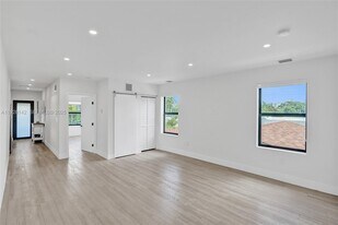1721 SW 13th St in Miami, FL - Building Photo