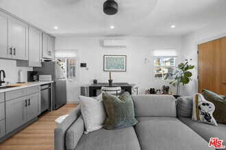 2422 W 30th St in Los Angeles, CA - Building Photo - Building Photo