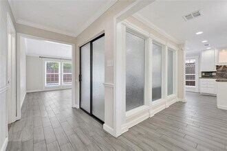 15611 Rolling Timbers Dr in Houston, TX - Building Photo - Building Photo