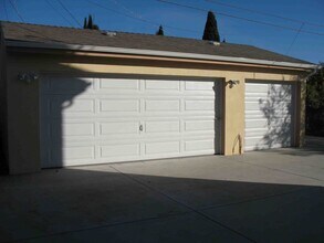 7216 10th Ave in Los Angeles, CA - Foto de edificio - Building Photo