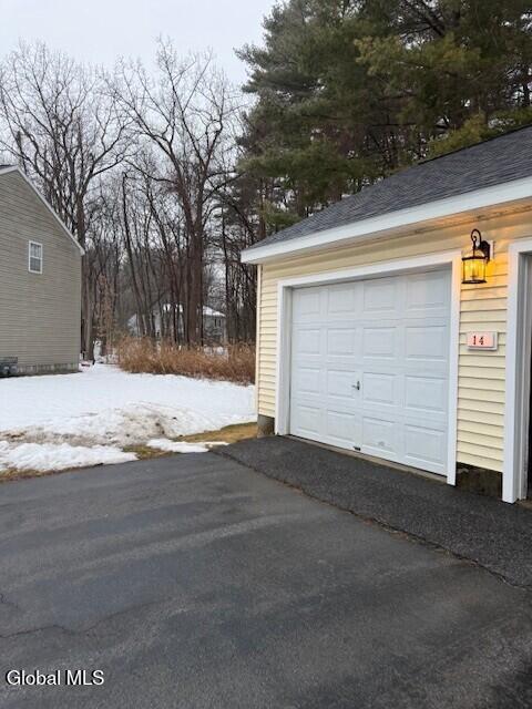 14 Foxfire Ln in Glenmont, NY - Building Photo - Building Photo