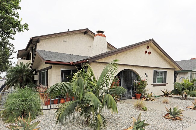 4001 Green Ave in Los Alamitos, CA - Building Photo - Building Photo